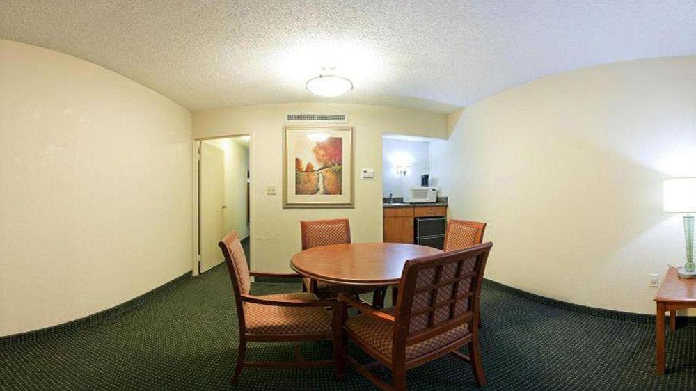 Ramada Inn Lafayette Conference Center エクステリア 写真