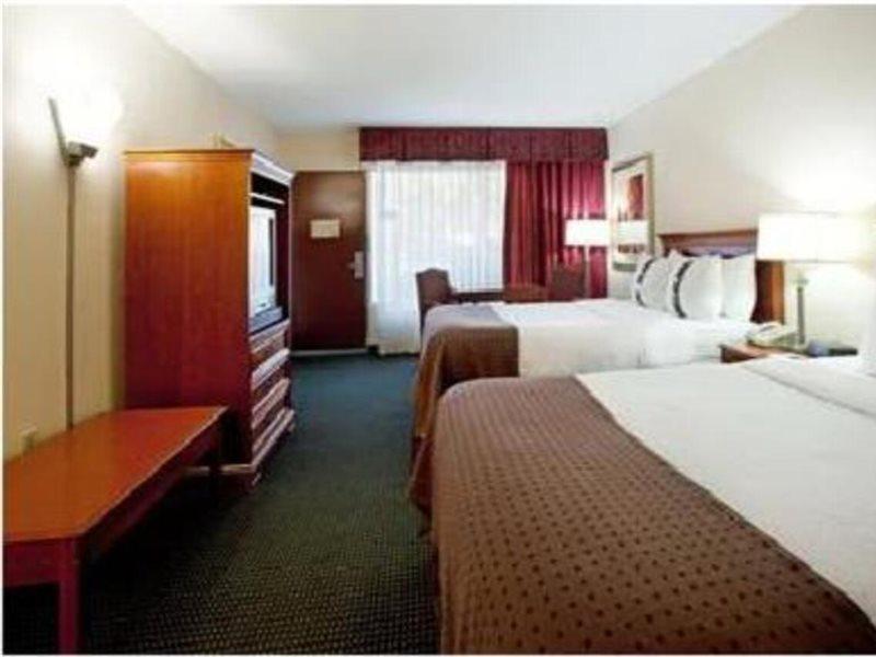 Ramada Inn Lafayette Conference Center エクステリア 写真
