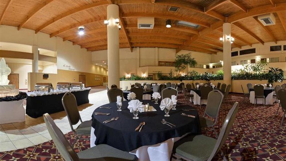 Ramada Inn Lafayette Conference Center エクステリア 写真