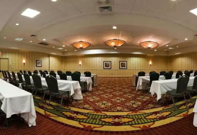 Ramada Inn Lafayette Conference Center エクステリア 写真